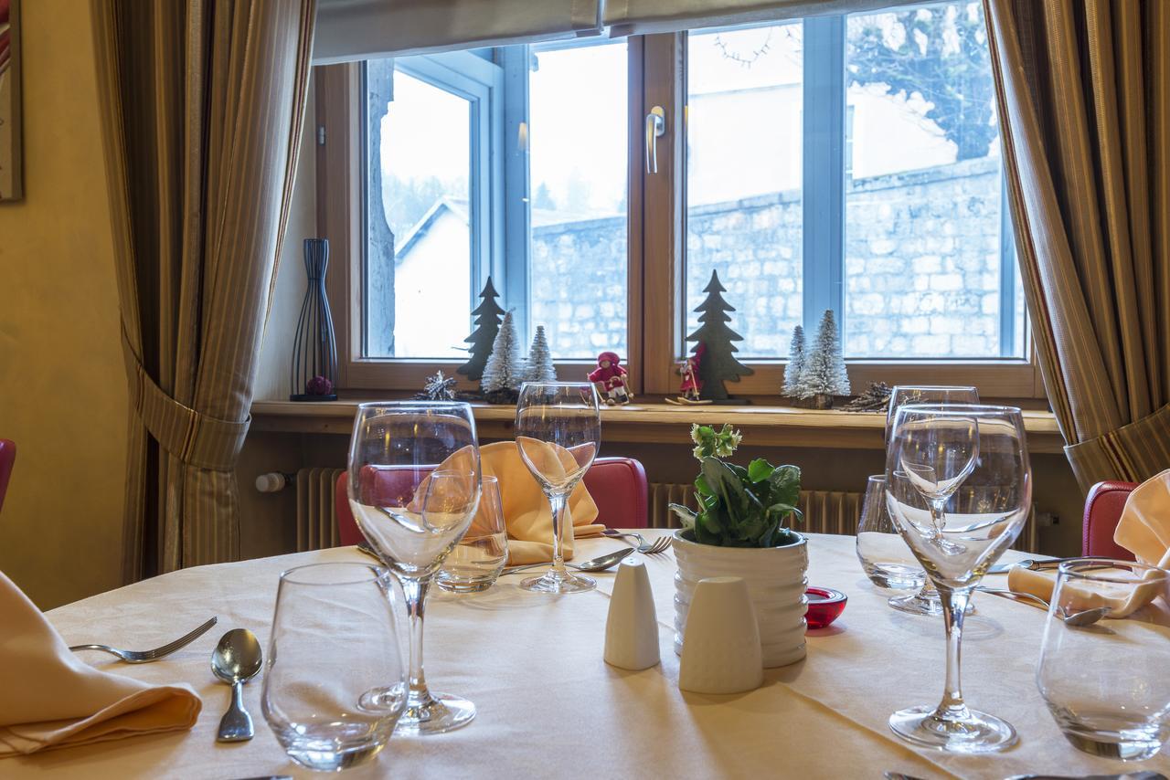 La Couronne Hotel Jougne Bagian luar foto