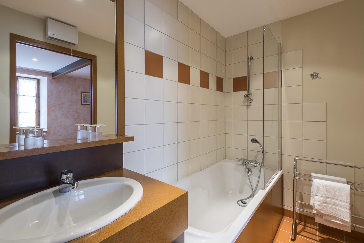 La Couronne Hotel Jougne Bagian luar foto
