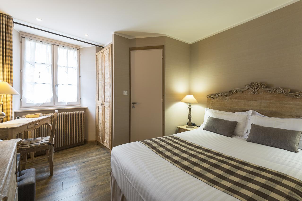 La Couronne Hotel Jougne Bagian luar foto
